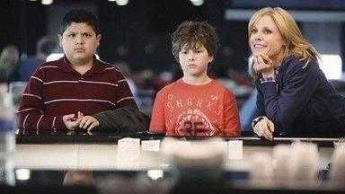 Modern Family 2x22