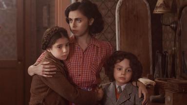 Una pequeña luz: protegiendo a Ana Frank 1x2