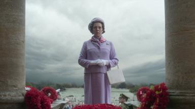 The Crown 3x8