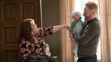 Modern Family 9x9
