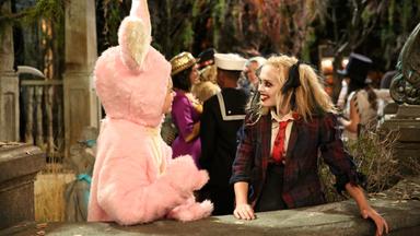 Liv y  Maddie 3x4