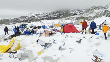 Réplicas: El terremoto en el Everest y Nepal 1x1