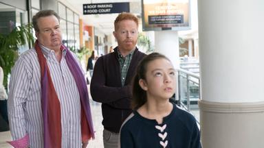 Modern Family 9x18