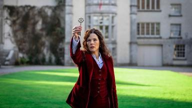 Sanctuary: Historia de una bruja 2x6