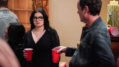 Modern Family 11x16