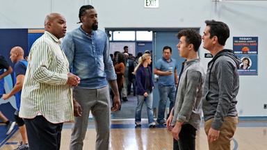 Modern Family 8x16