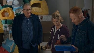 Modern Family 11x11