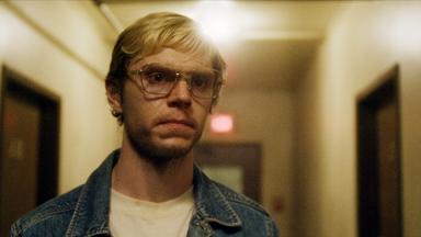 Monstruo: La historia de Jeffrey Dahmer 1x1