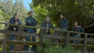 Alguien tiene que saber 1x2