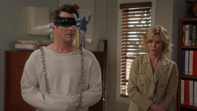Modern Family 8x17