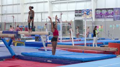 Simone Biles vuelve a volar 1x2