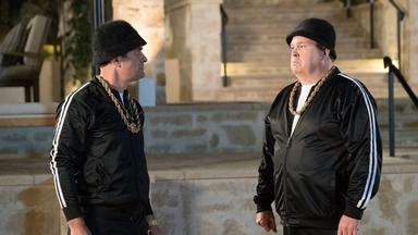 Modern Family 9x16