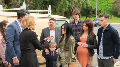 Modern Family 10x21