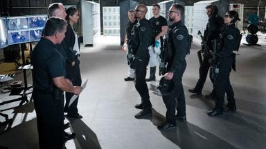 S.W.A.T.: Los hombres de Harrelson 1x2