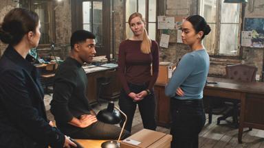 FBI: Internacional 2x8