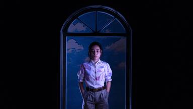 Desde otro lugar 1x5